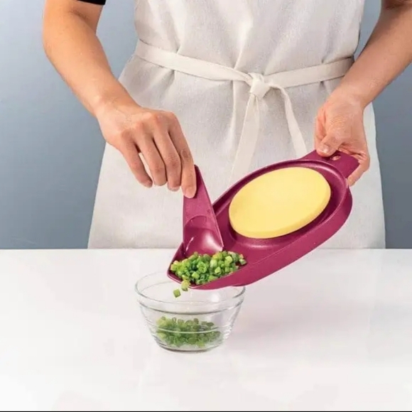 Tupperware Chop N Pour - Picture 6 of 6